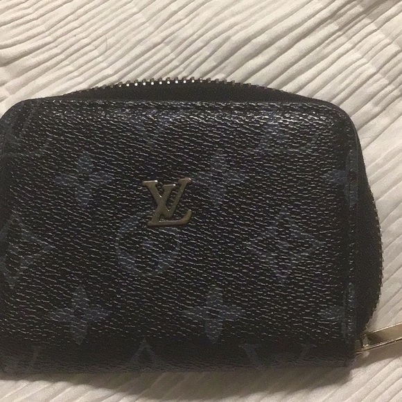 EUC Louis Vuitton Black and Gray Monogram Card Holder - Picture 2 of 4
